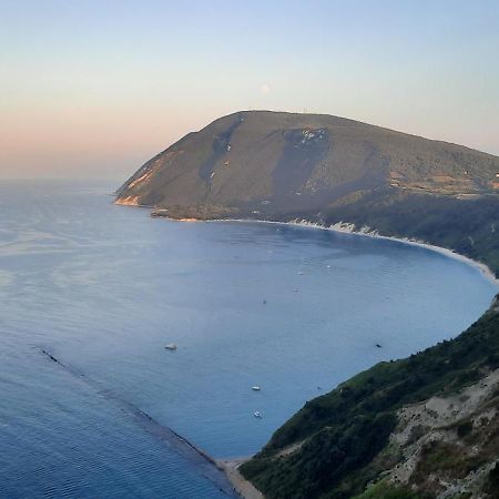 Appartamento In Contesto Esclusivo In Pieno Centro كاميرانو المظهر الخارجي الصورة